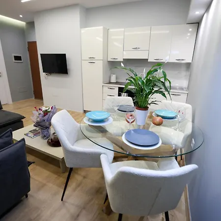 Skanderbeg Square Select 9 *