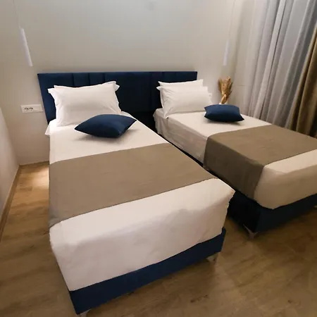 Select 9 ティラナ