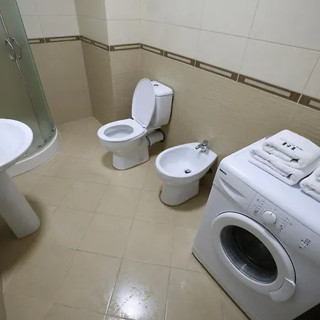 Select 9 * ティラナ