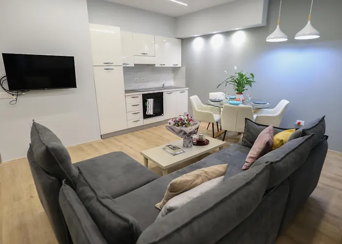 Select 9 * טיראנה