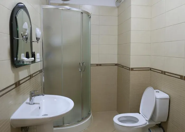 Select 9 טיראנה