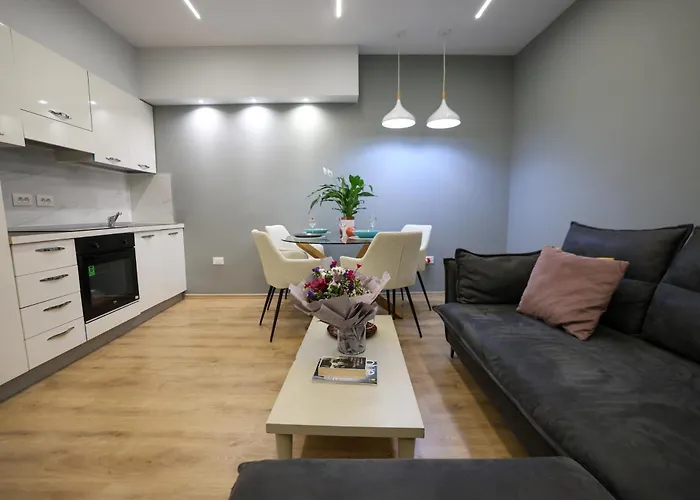 Select 9 アパート ティラナ