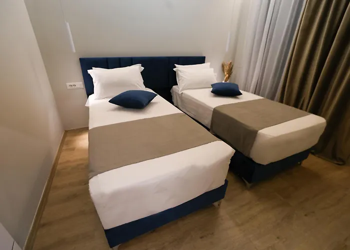 Select 9 ティラナ