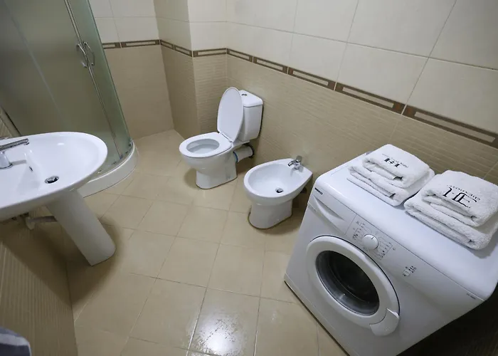 Select 9 * טיראנה